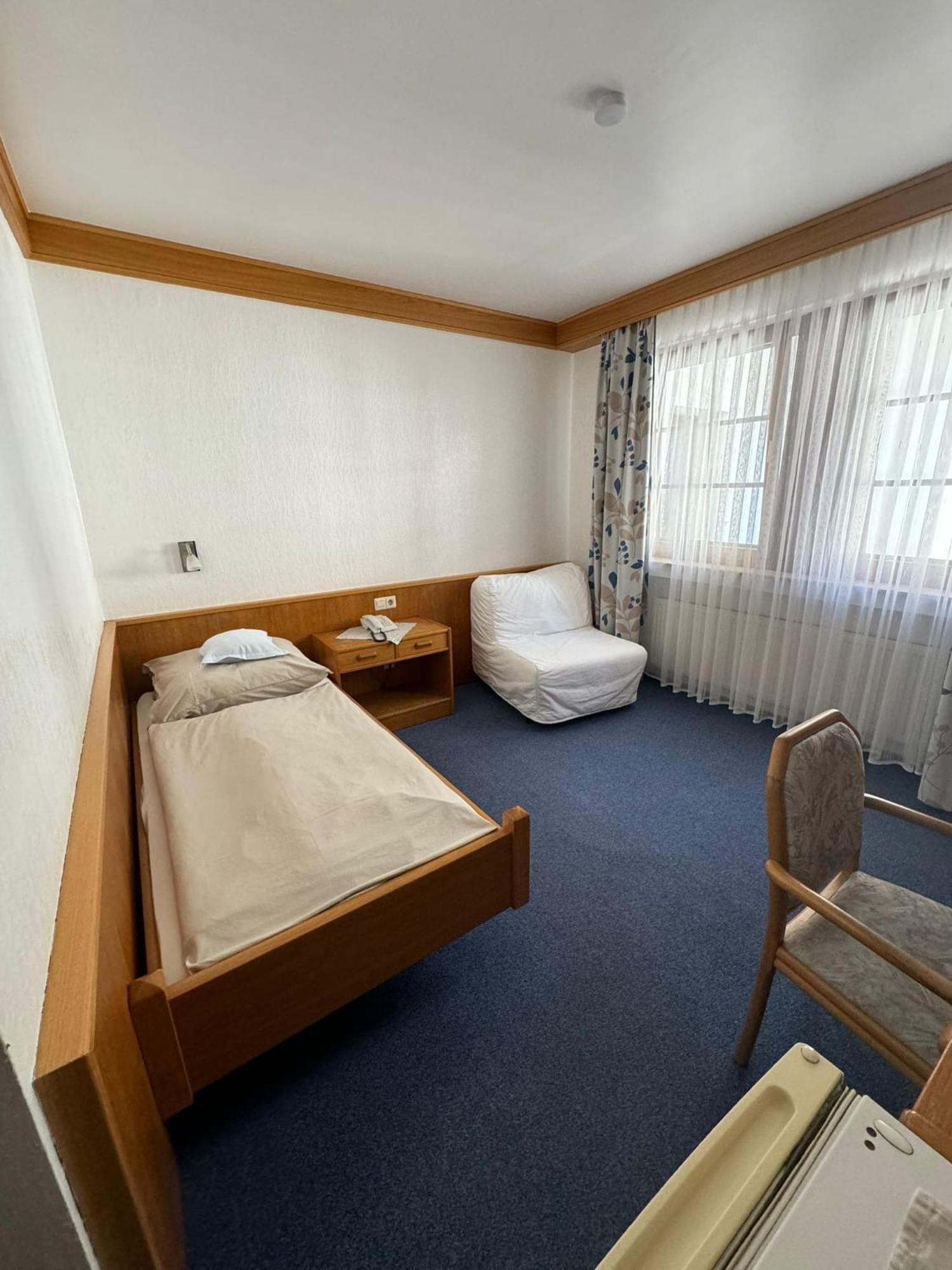 Single Room,1652756238:JPEG